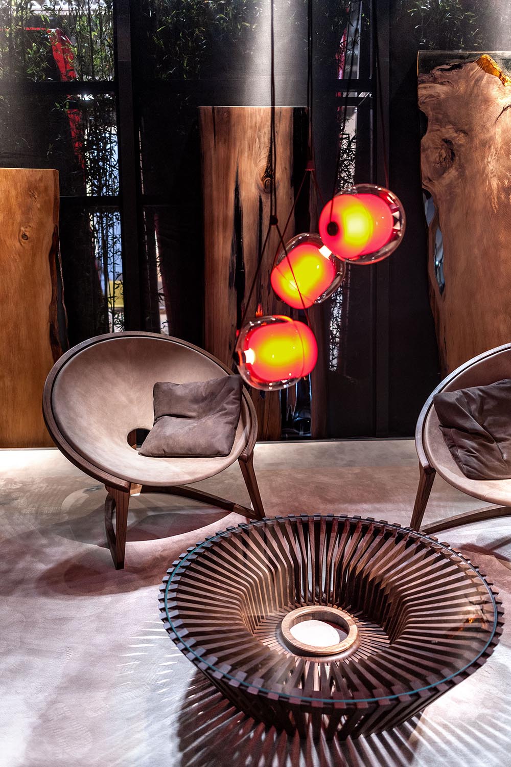 YIN & YANG LOUNGE CHAIR Gallery 7