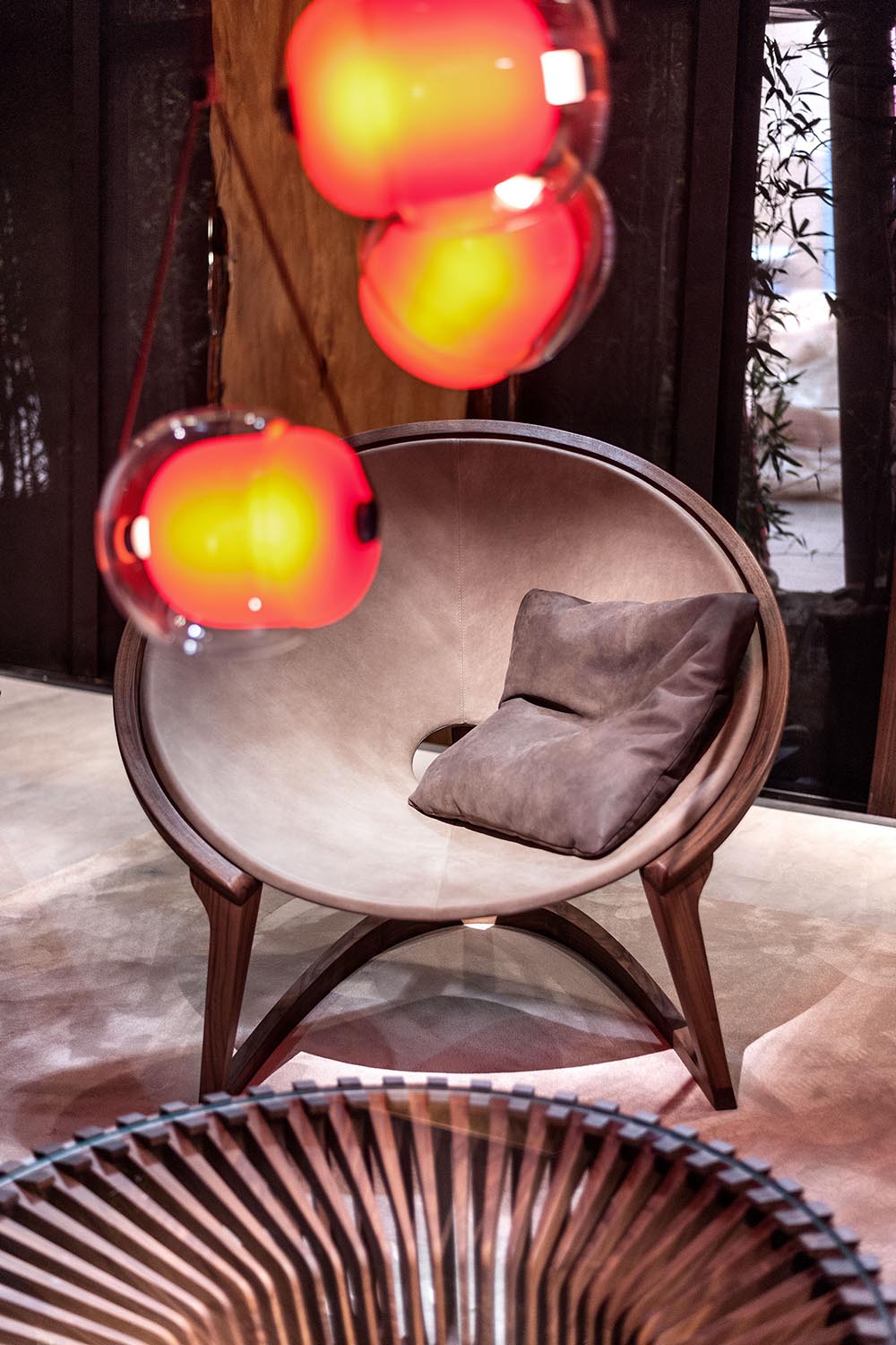 YIN & YANG LOUNGE CHAIR Gallery 8