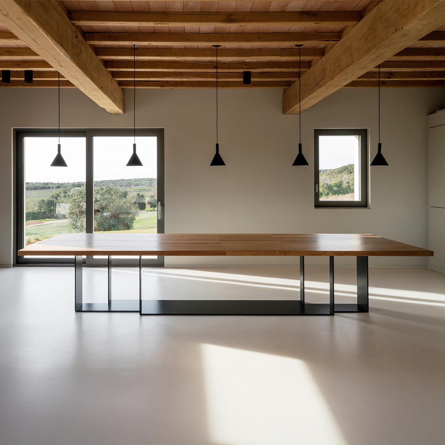 ORNELLAIA TABLE